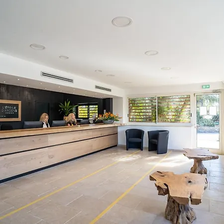 Camping Maeva Respire Ecolodge L'etoile D'argens Campsite