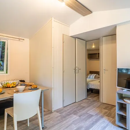 Camping Maeva Respire Ecolodge L'etoile D'argens Campsite